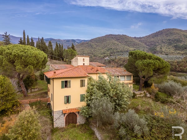 House in Loro Ciuffenna - view 1