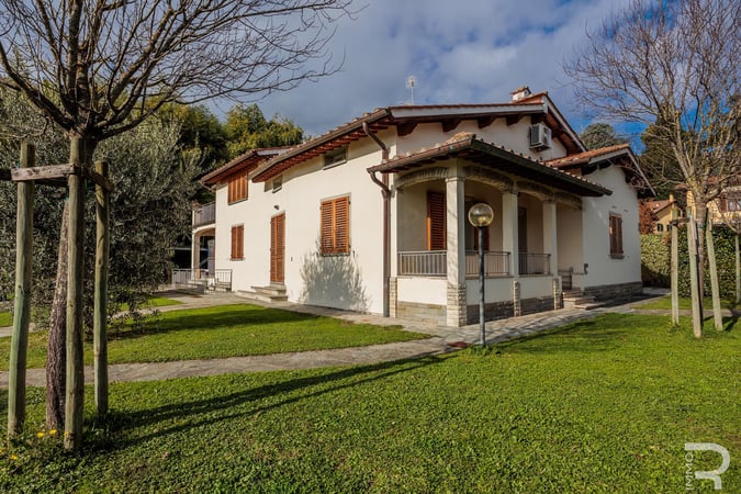 Villa in Borgo San Lorenzo - view 1