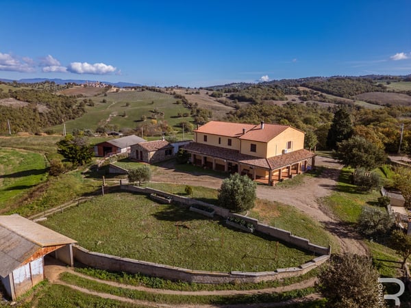 House in Manciano - view 1