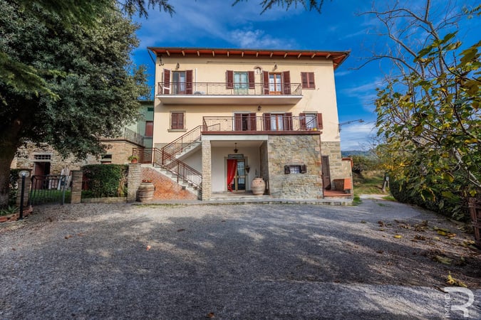 House in Cortona - view 1