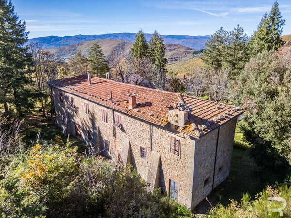 House in Chiusi della Verna - view 1