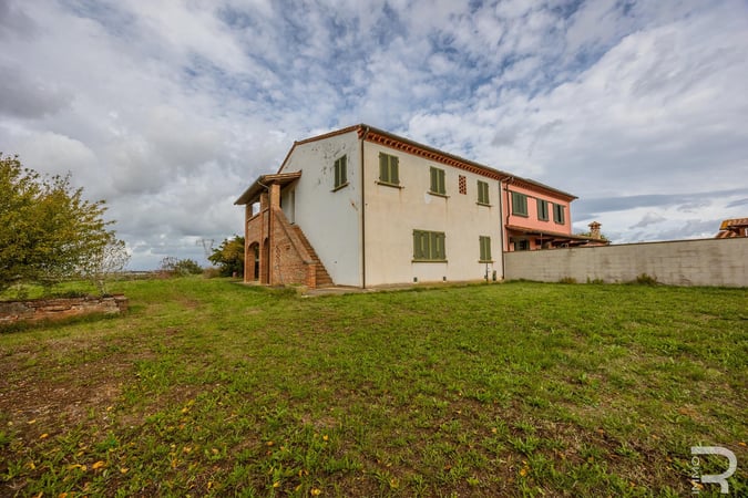 House in Crespina Lorenzana - view 1