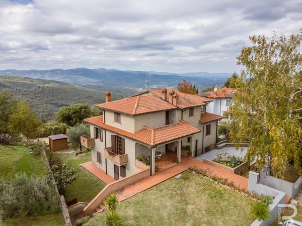 Villa in Bucine - view 1