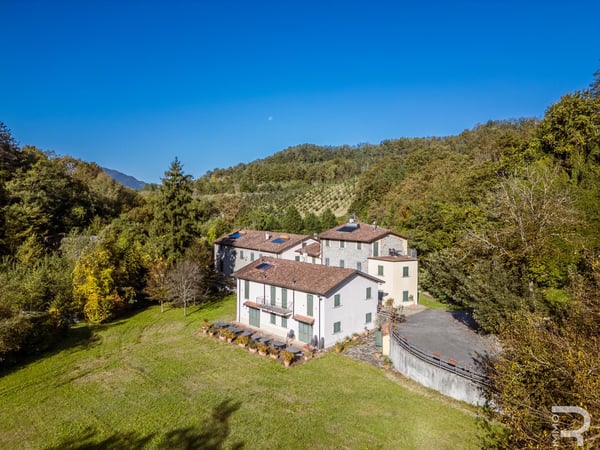 House in Fivizzano - view 1