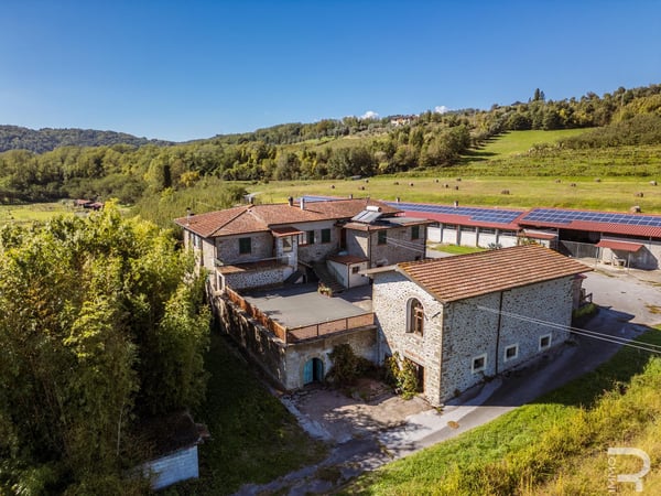 House in Fivizzano - view 1
