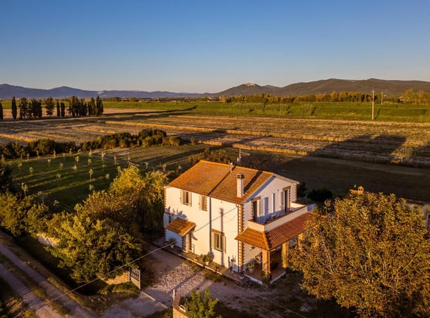 Villa in Castiglione della Pescaia - view 1