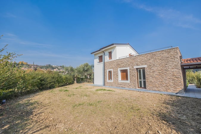 Villa in Soiano del Lago - view 1