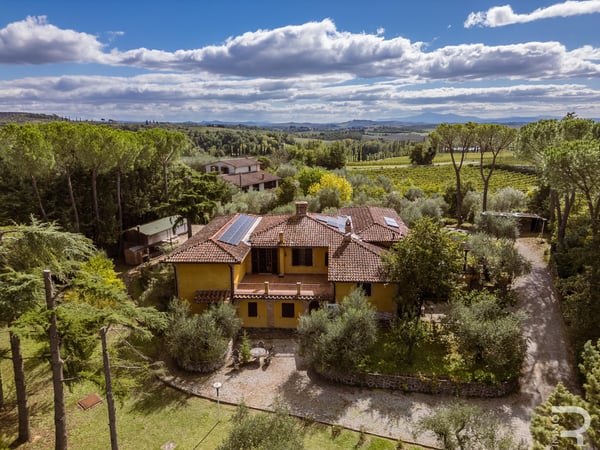 Villa in Castelnuovo Berardenga - view 1