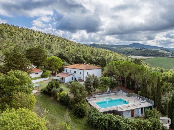 House in Santa Luce - view 1