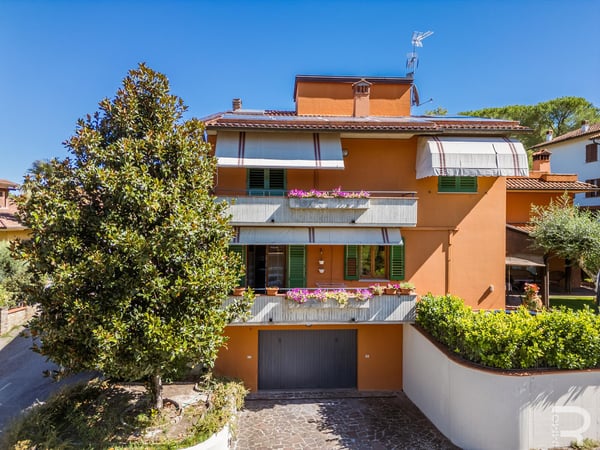 Villa in Bucine - view 1