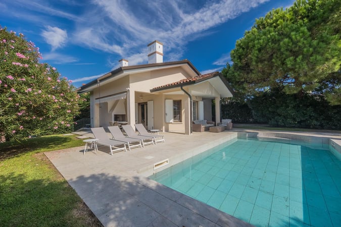 Villa in Isola Albarella - view 1