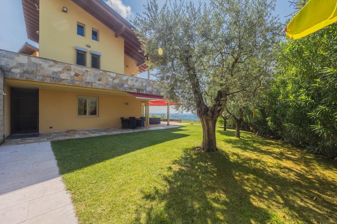 Villa in Cavaion Veronese - view 1
