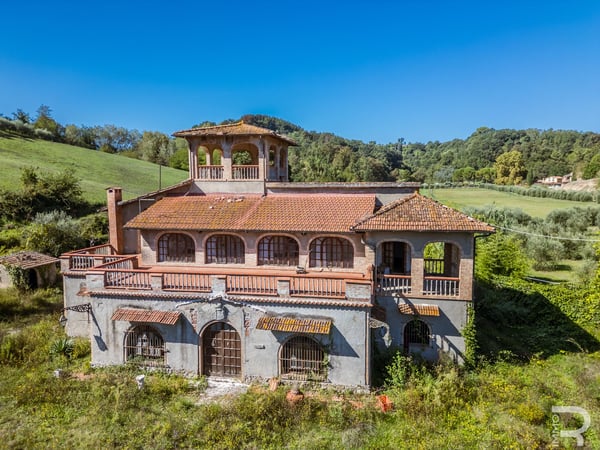 Villa in Aiale - view 1