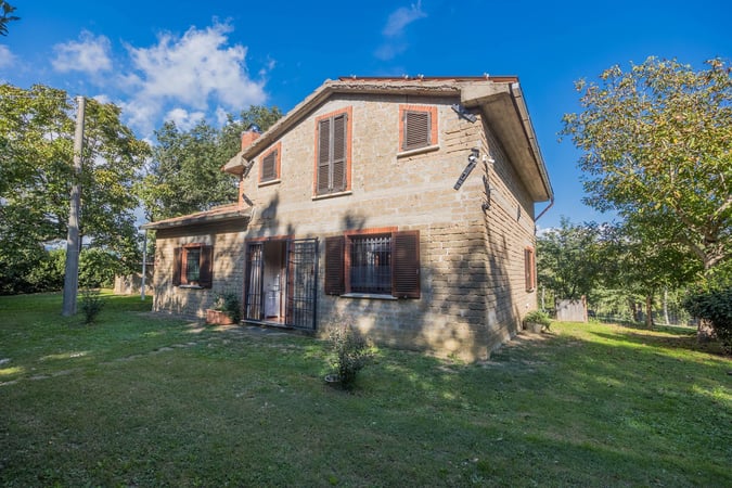 House in Semproniano - view 1