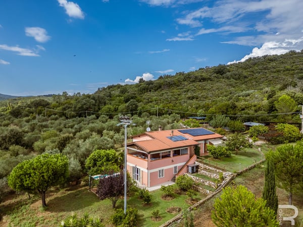 House in Castiglione della Pescaia - view 1