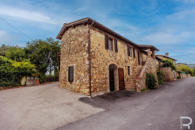 House in Montalcino - view 1