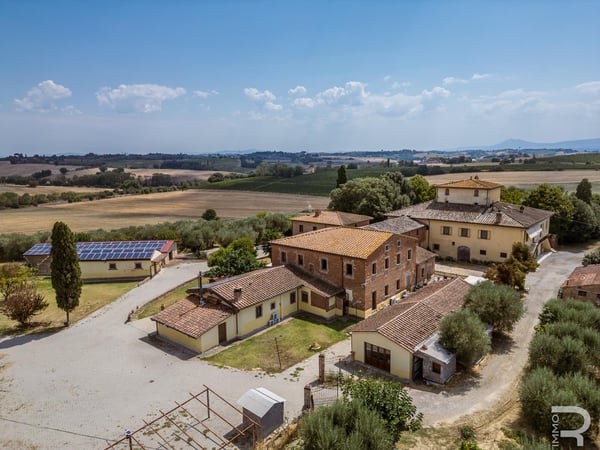 House in Cortona - view 1