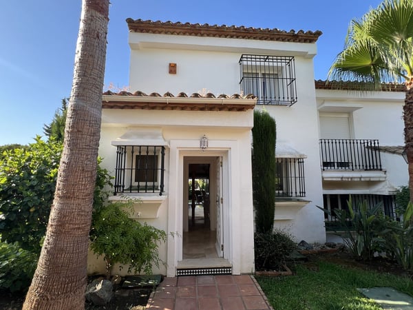 House in El Paraiso - view 1