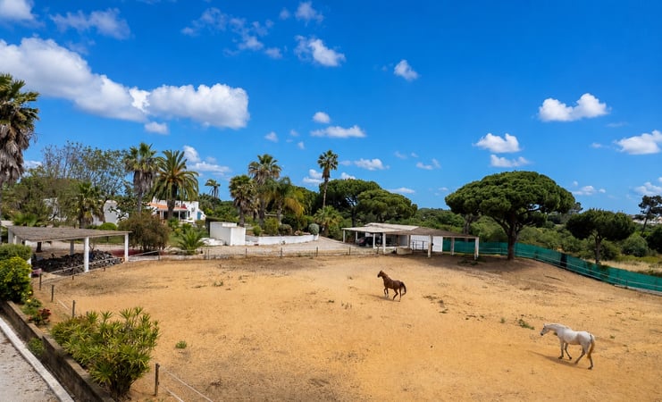 Villa in Quarteira - view 1