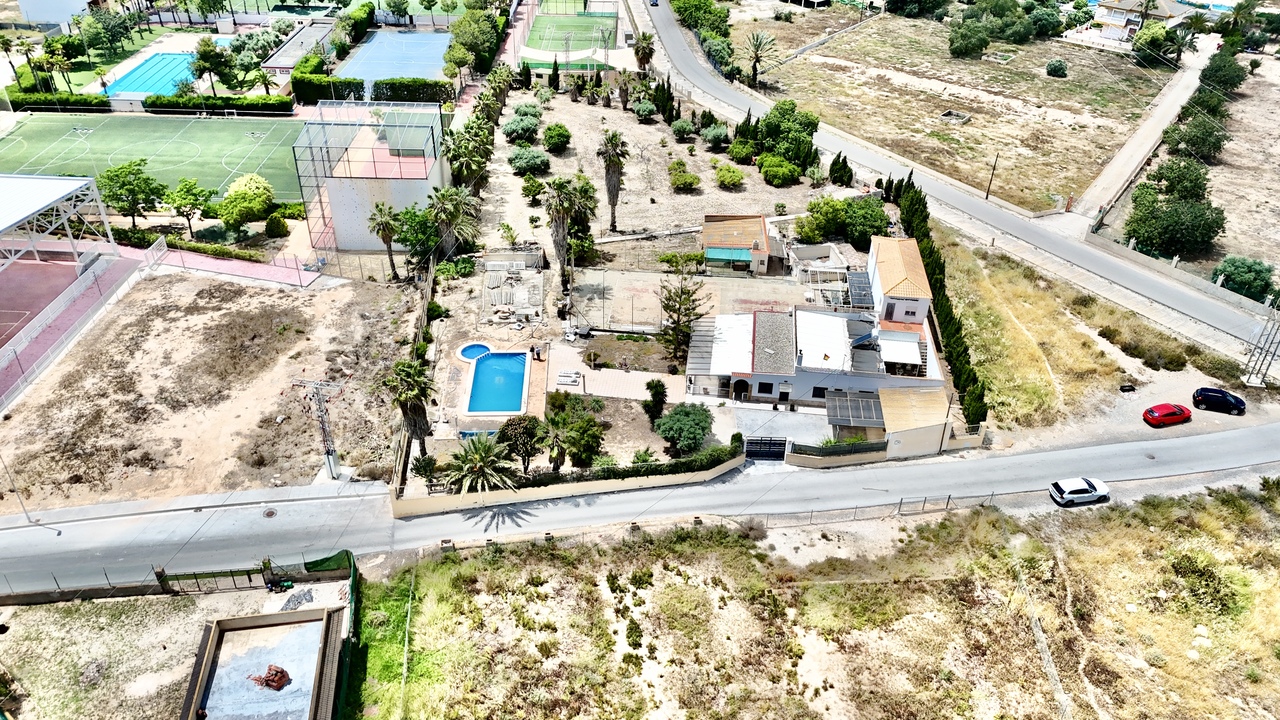 Villa in Los Montesinos - Image 3