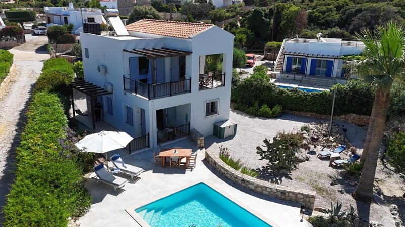 Villa in Plaka - view 1