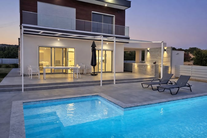 Villa in Kolossi - view 1