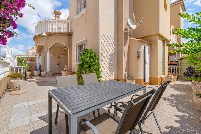 House in Dehesa de Campoamor - view 1