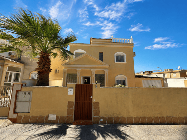 Villa in Torrevieja - view 1