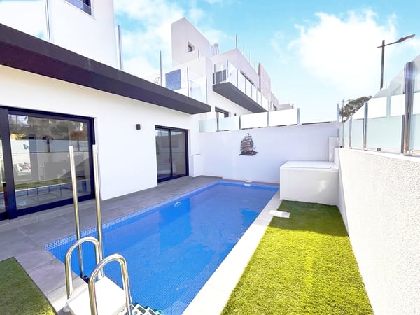 Villa in Villamartin - view 1