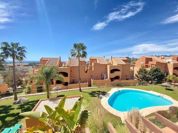 Apartment in Elviria - view 1