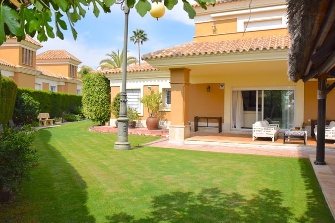 Villa in Malaga - view 1