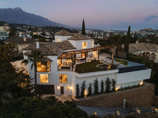 Villa in Benahavis - view 1