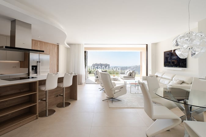 Apartment in Benahavis - view 1