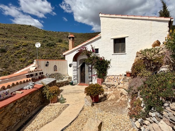 House in Benizalon - view 1