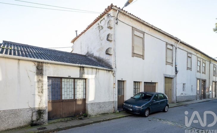 House in Campanha - view 1