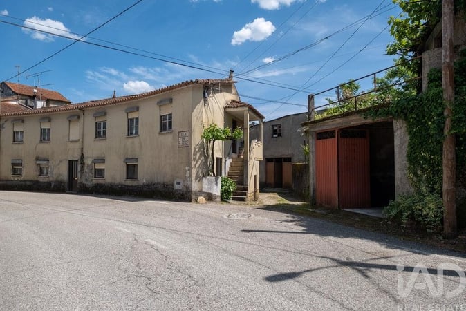 House in Arganil - view 1