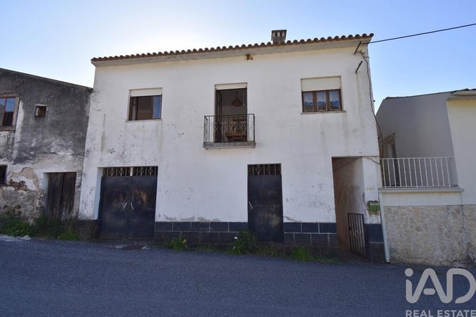 House in Miranda do Corvo - view 1