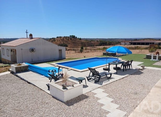 House in Martim Longo - view 1
