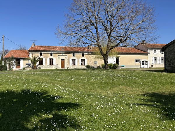House in Nonac - view 1
