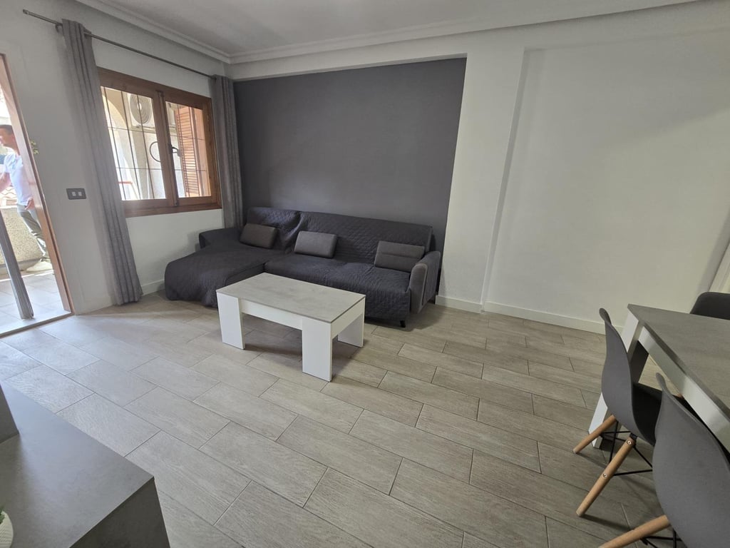 Apartment in Torrevieja - Image 2