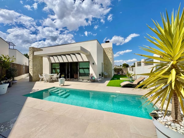 Villa in San Miguel de Salinas - view 1