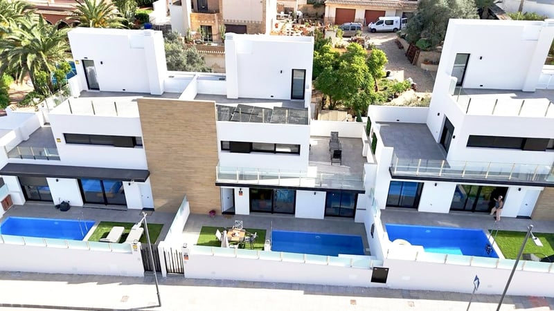 Villa in Villamartin - view 1