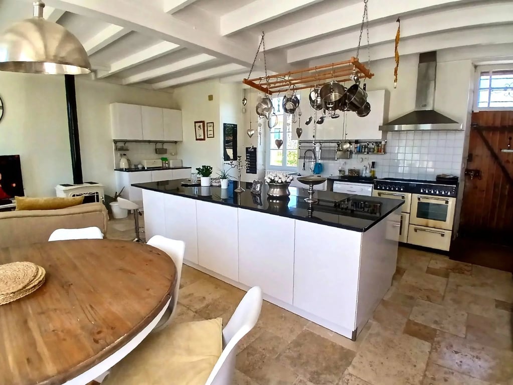 House in Saint-Jean-d'Angely - Image 3