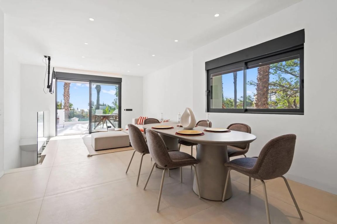 House in Estepona - Image 2