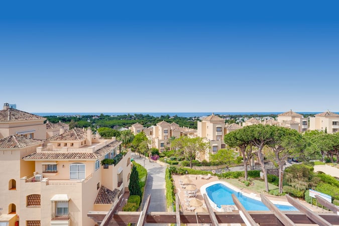 Apartment in Elviria - view 1