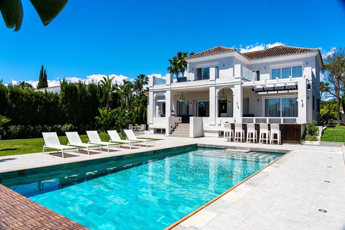 Villa in Nueva Andalucia - view 1