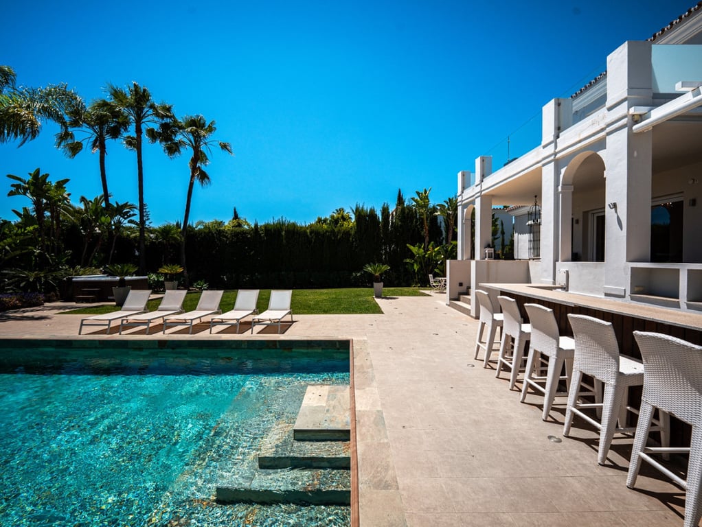 Villa in Nueva Andalucia - Image 3