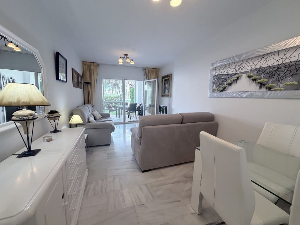 Apartment in Sitio de Calahonda - Image 3