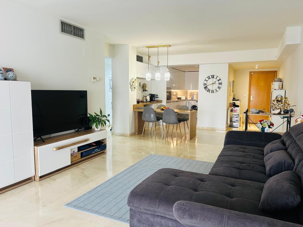 Apartment in Guadalmina - Image 2