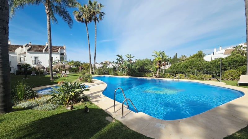 Villa in Nueva Andalucia - view 1